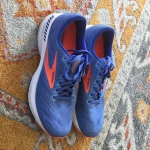 Gently used Ravenna Brooks!